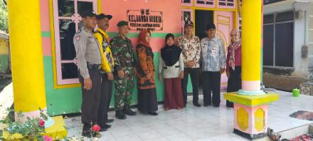 SEMPROT LABEL PENERIMAAN PKH UNTUK KELUARGA KURANG MAMPU